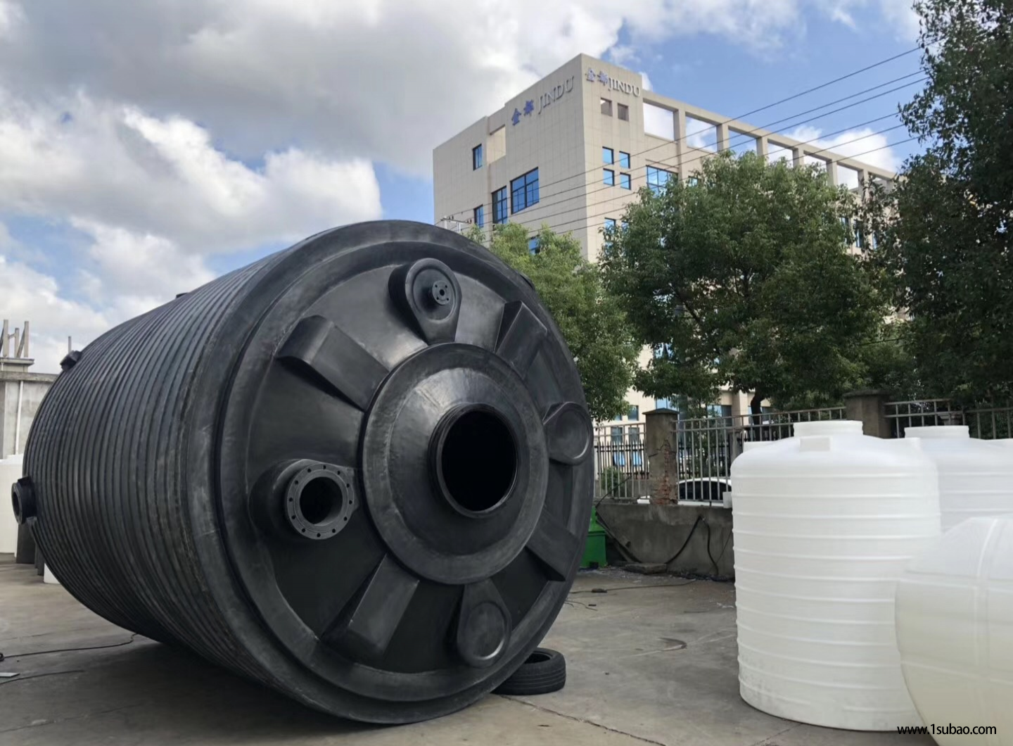 水处理用塑料储罐批发 宁波辰煜出售10吨螯合剂储罐 分散剂储存桶图2